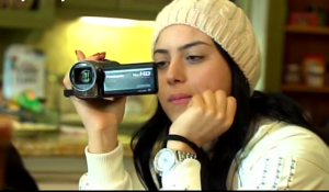 קובי, זה אנחנו. השעה שמונה בערב ומצאנו לנו אחלה וילה בלוס אנג'לס כדי להעביר בה את הלילה