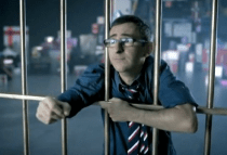 כלוב הזהב. זה כלוב, והוא מזהב